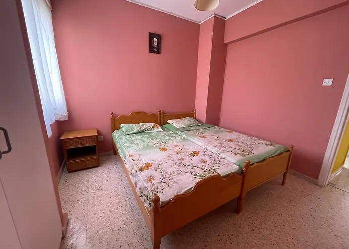 Charming & Comfy Apartment 2 Minutes To Mackenzie Beach & 5 Minutes To Airport, Close To Restaurants & City Center