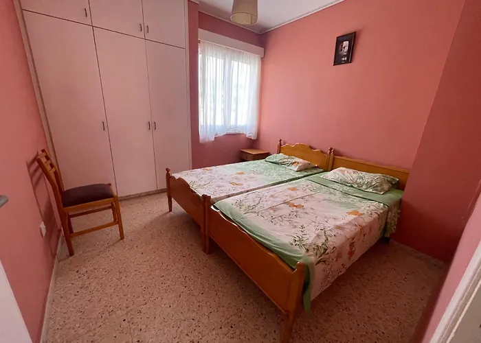 Charming & Comfy Apartment 2 Minutes To Mackenzie Beach & 5 Minutes To Airport, Close To Restaurants & City Center